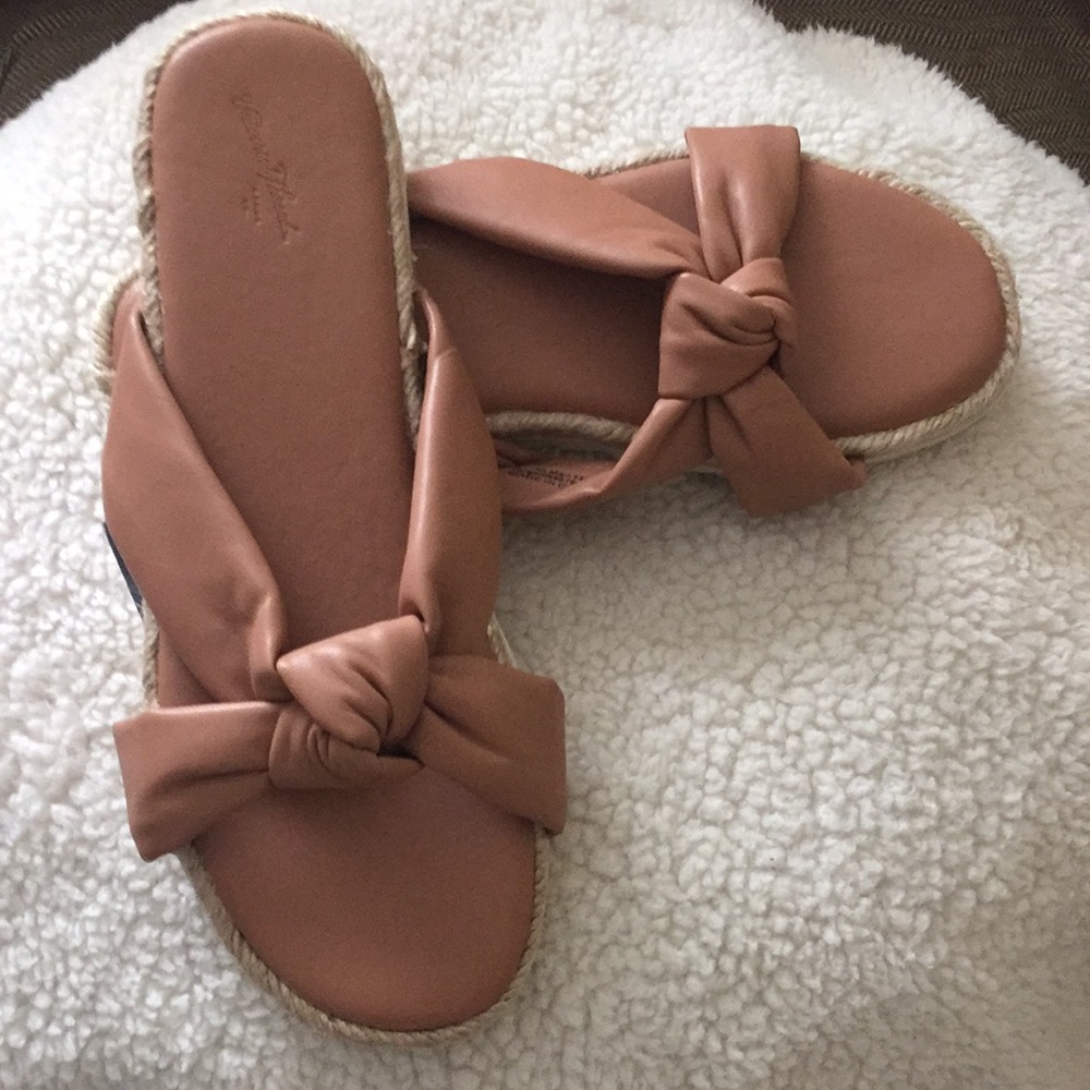 Universal thread sandals size 9 1/2 new - Picture 2 of 7